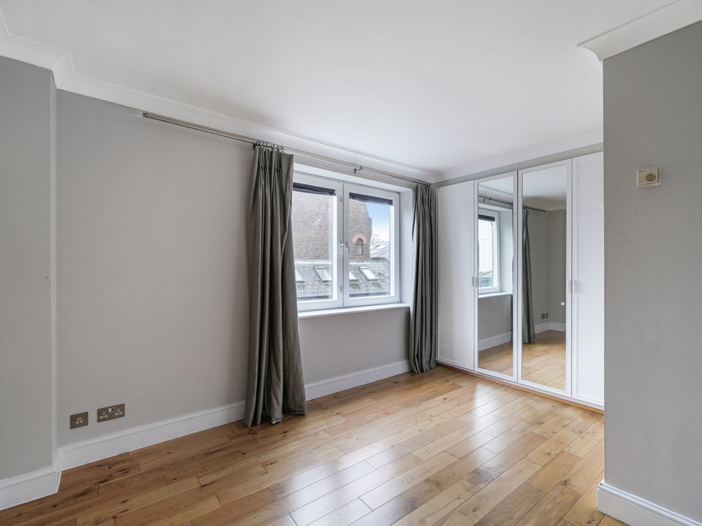 3 bed flat for sale in Abbey Road, St John's Wood NW8, £1,500,000