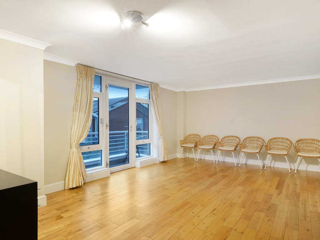 3 bed flat for sale in Abbey Road, St John's Wood NW8, £1,500,000