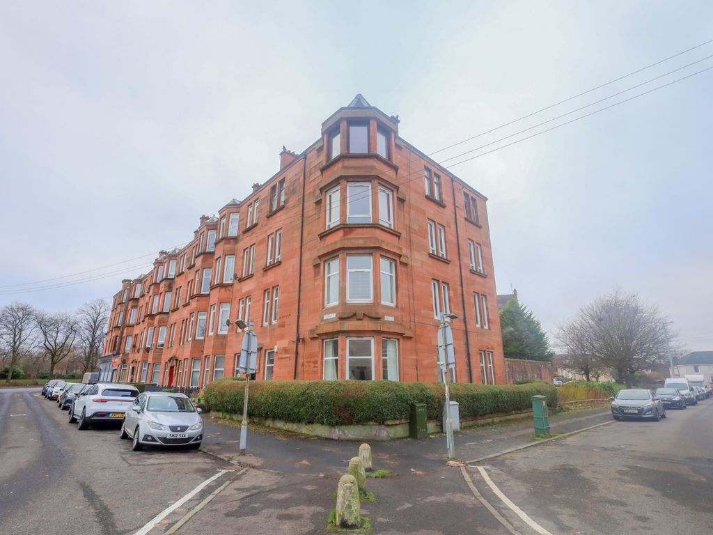 2 bed flat to rent in Torbreck Street, Glasgow G52, £895 pcm