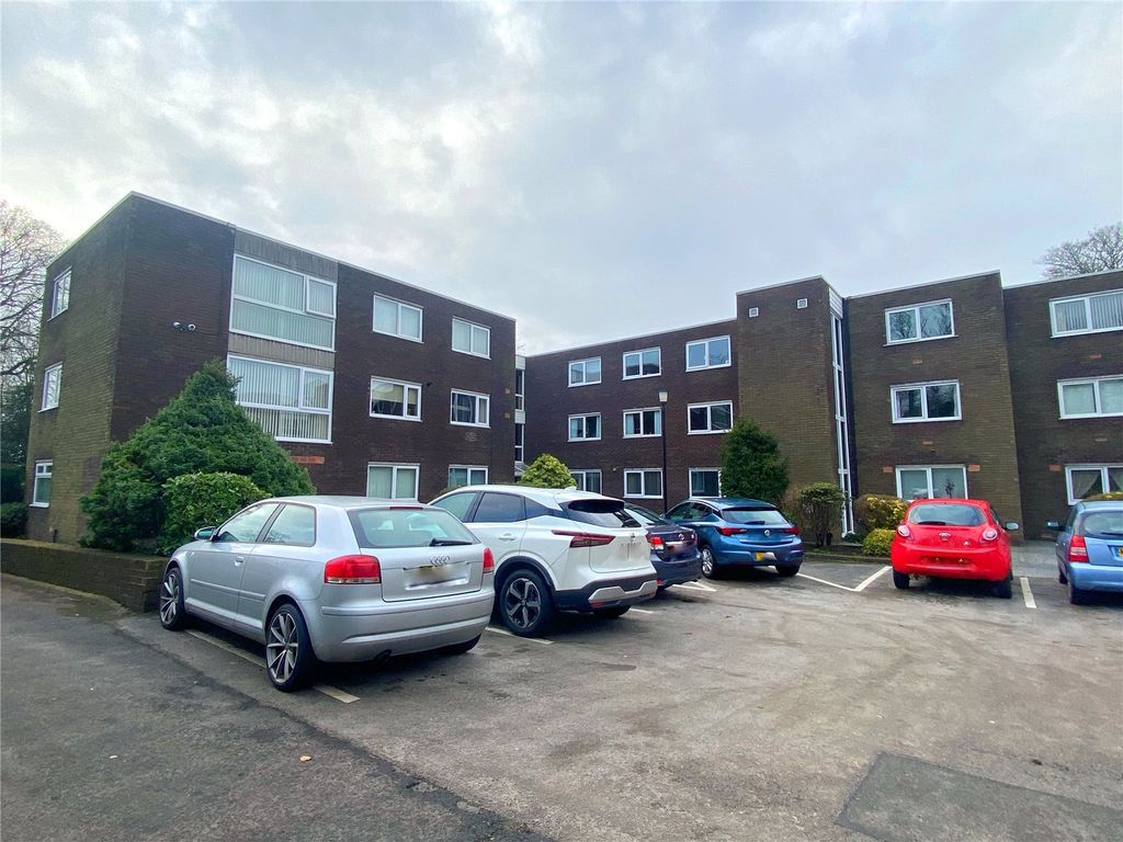 1 bed flat for sale in Burnell Court, Heywood, Greater Manchester OL10, £124,000