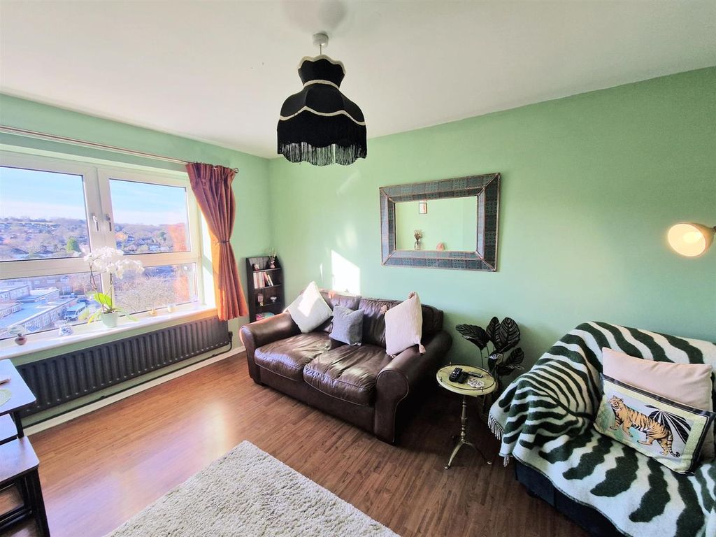 2 bed flat to rent in Longwood Road, Rednal, Birmingham B45, £850 pcm