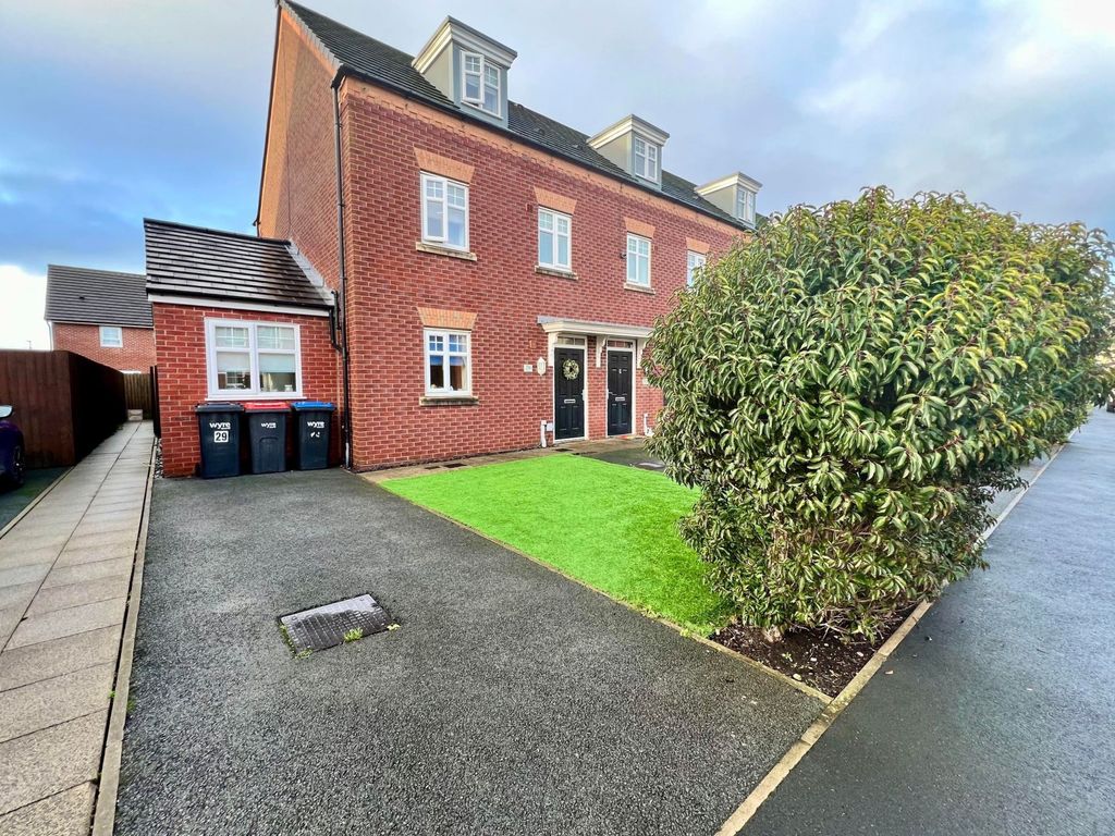 3 bed town house for sale in Hawthorn Drive, Thornton FY5, £214,950
