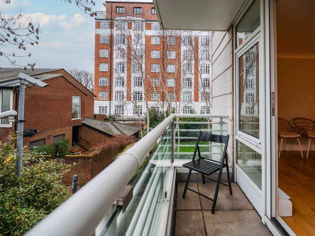 3 bed flat to rent in Abbey Road, St John's Wood, London NW8, £4,767 pcm
