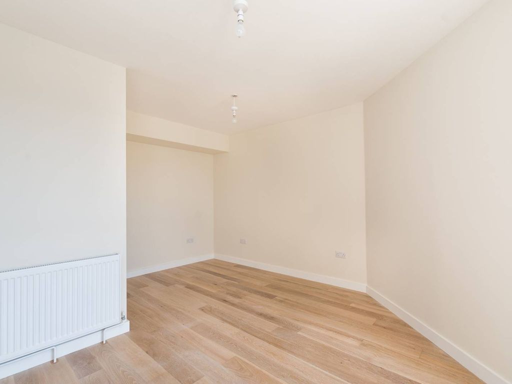 1 bed flat to rent in Cowthorpe Road, Nine Elms, London SW8, £2,000 pcm