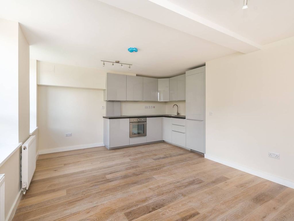 1 bed flat to rent in Cowthorpe Road, Nine Elms, London SW8, £2,000 pcm