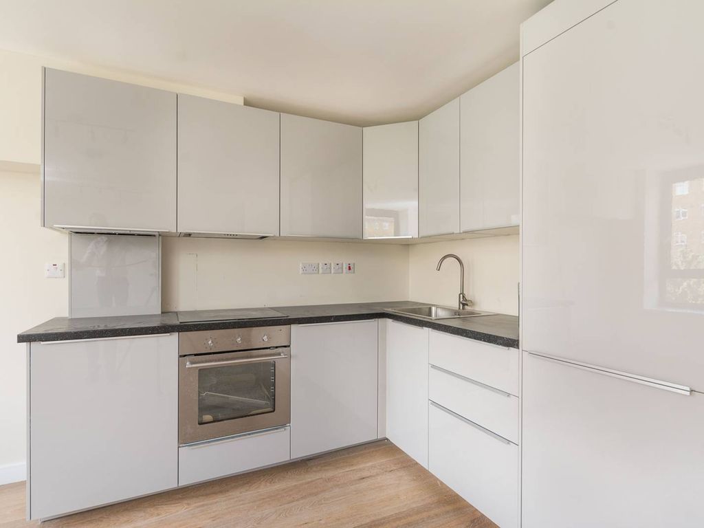 1 bed flat to rent in Cowthorpe Road, Nine Elms, London SW8, £2,000 pcm