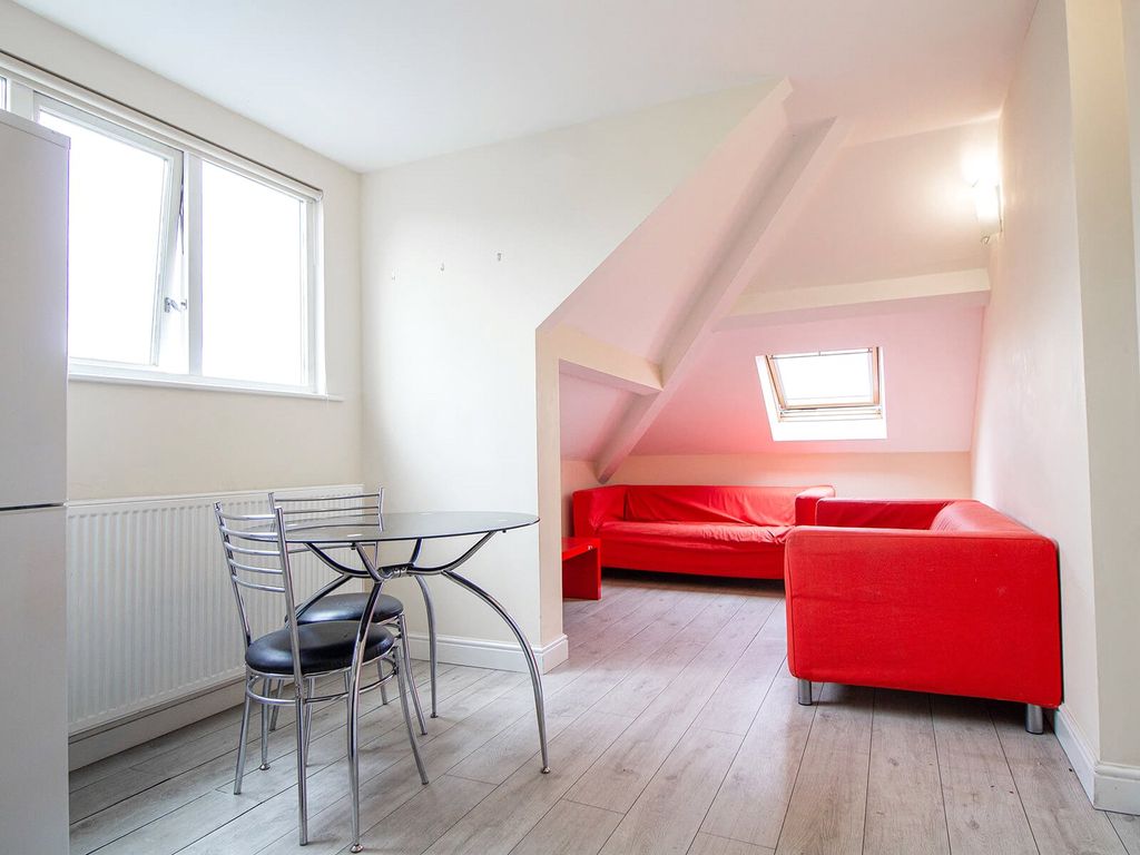 3 bed flat to rent in Clarendon Road, Leeds, #494274 LS2, £1,748 pcm