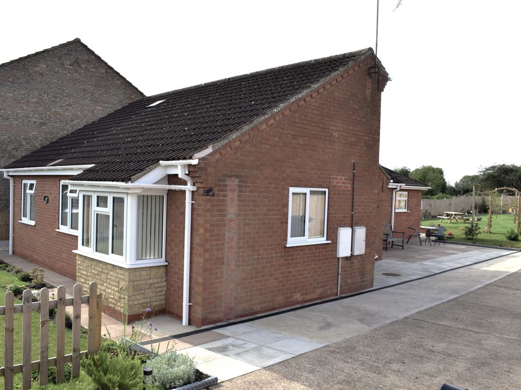 3 bed bungalow for sale in Grammar School Road, Brigg DN20, £310,000