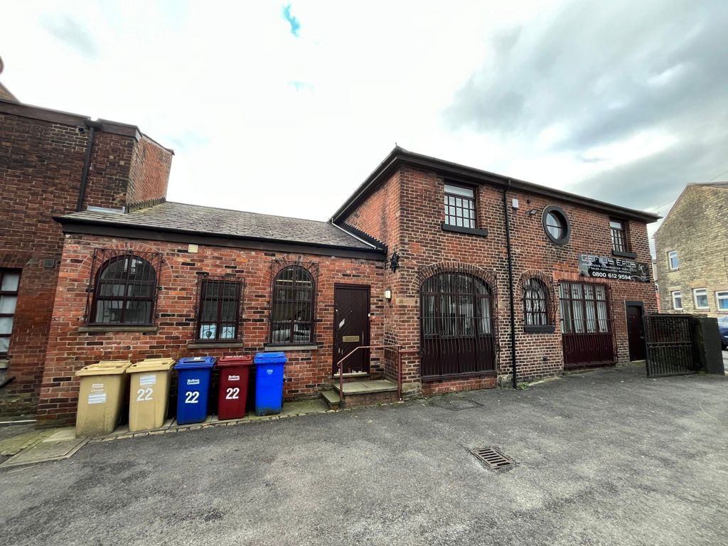 Office to let in Chorley New Road, Heaton, Bolton BL1, £9,500 pa