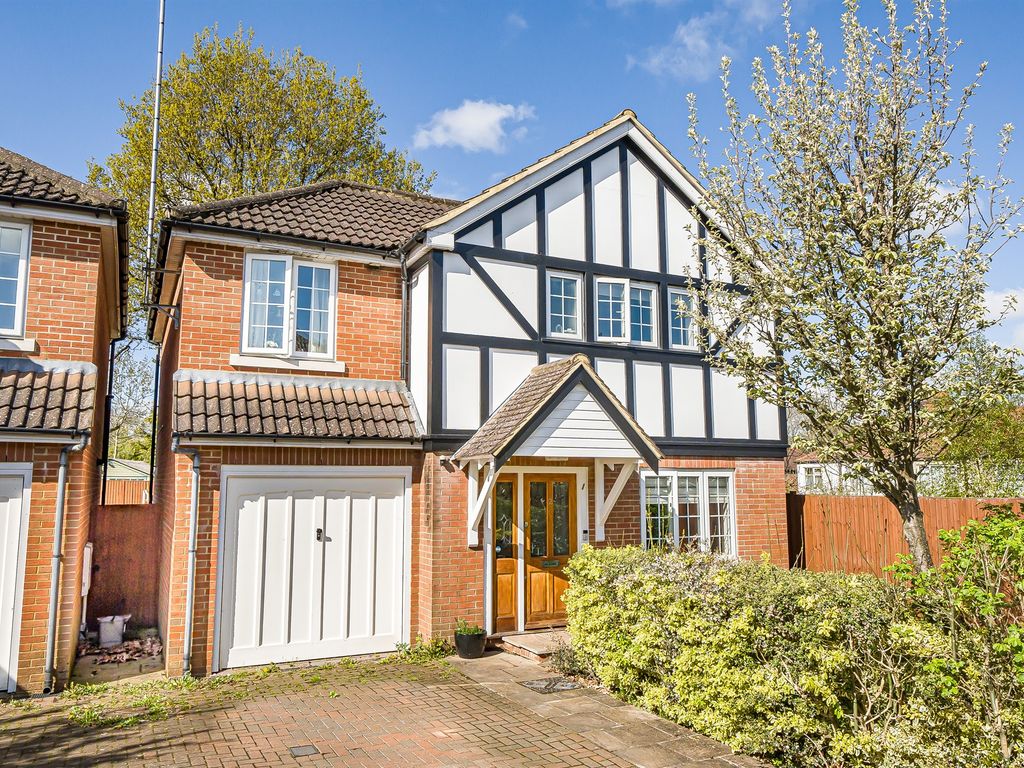 New home, 4 bed detached house for sale in Amber Close, County Gate, New Barnet EN5, £850,000