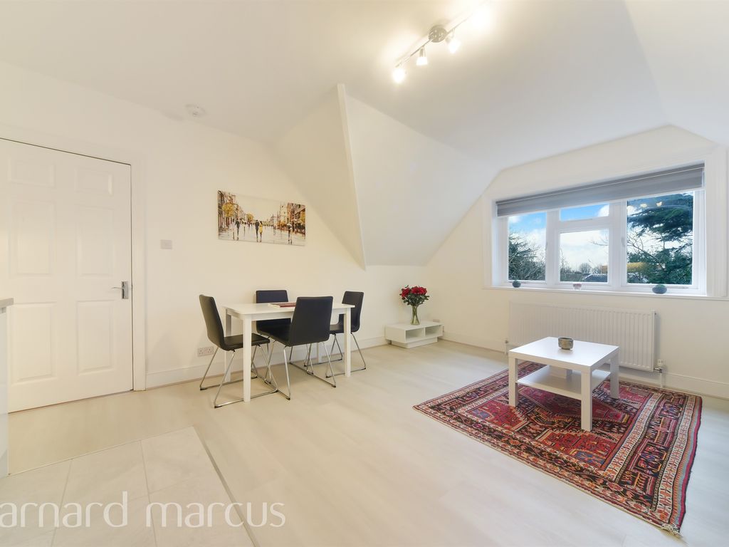 1 bed flat for sale in Ditton Road, Surbiton KT6, £300,000