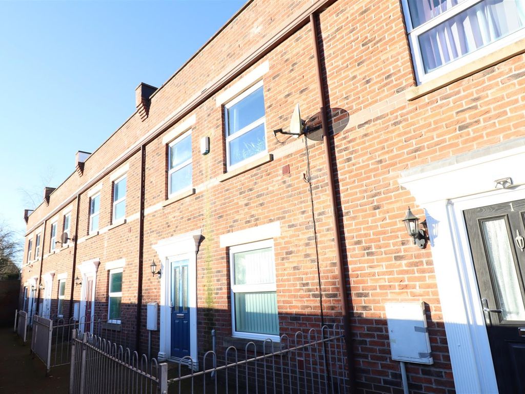 1 bed terraced house for sale in Railway View, Crewe CW1, £76,500