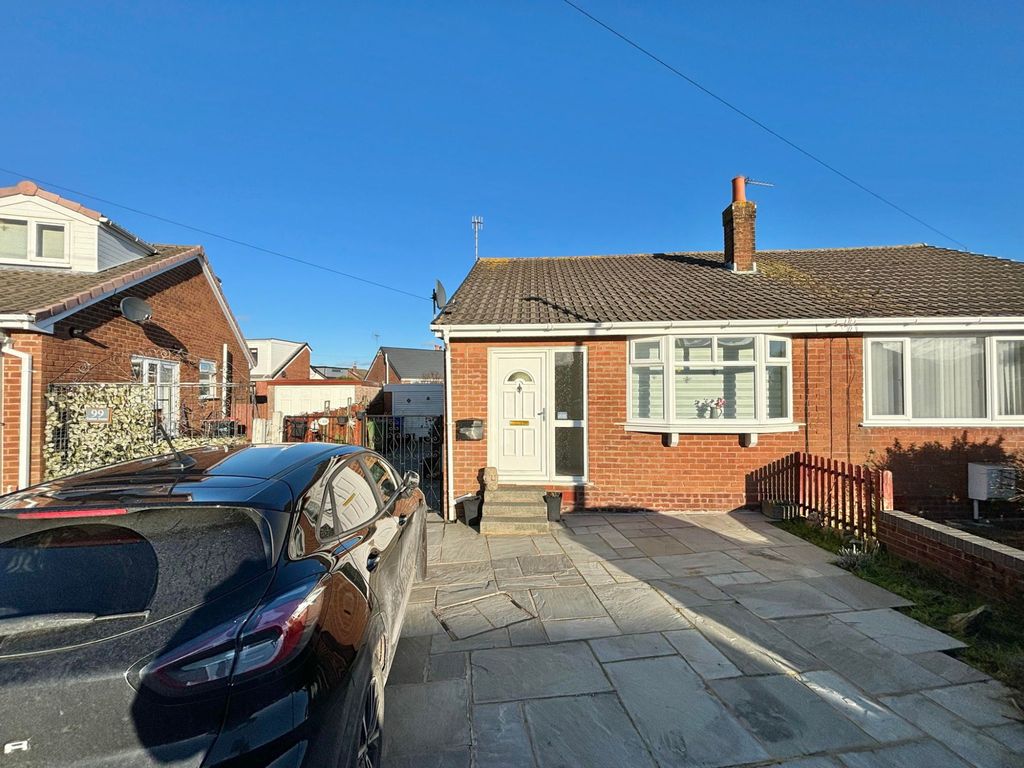 2 bed bungalow for sale in Coniston Avenue, Knott End On Sea FY6, £172,500