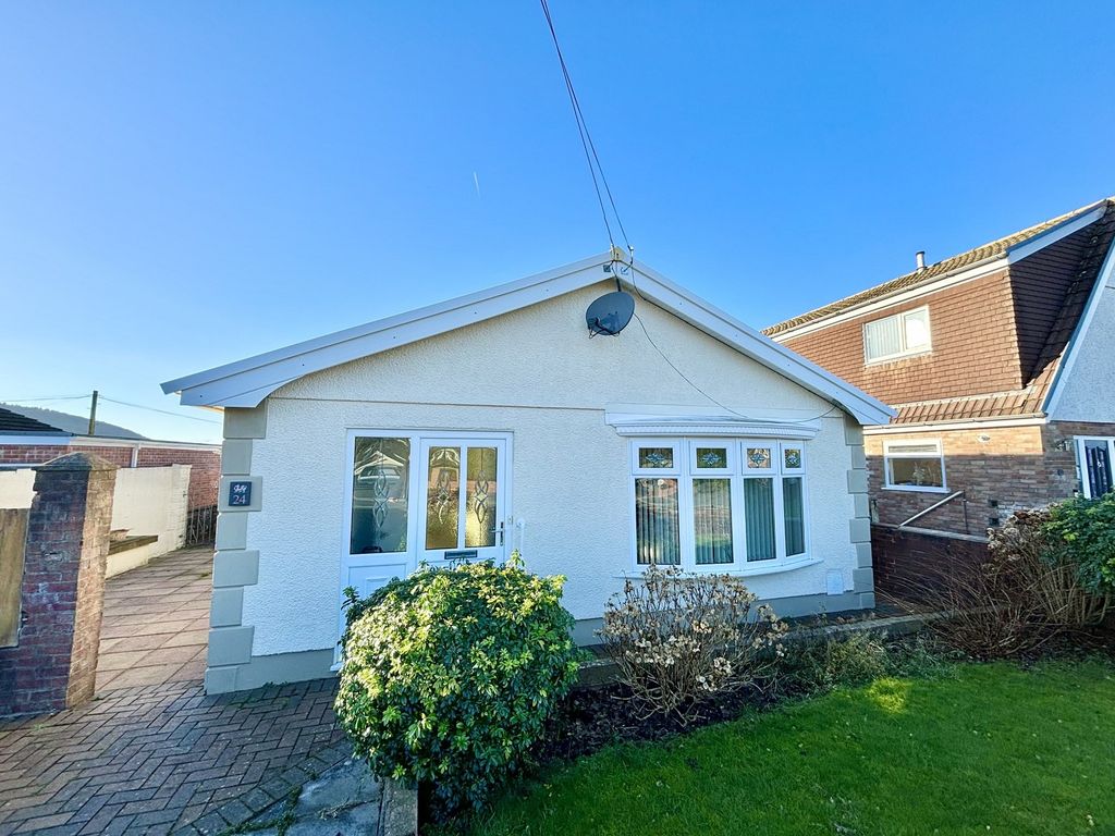 3 bed detached bungalow for sale in Delffordd, Rhos, Pontardawe, Swansea. SA8, £250,000