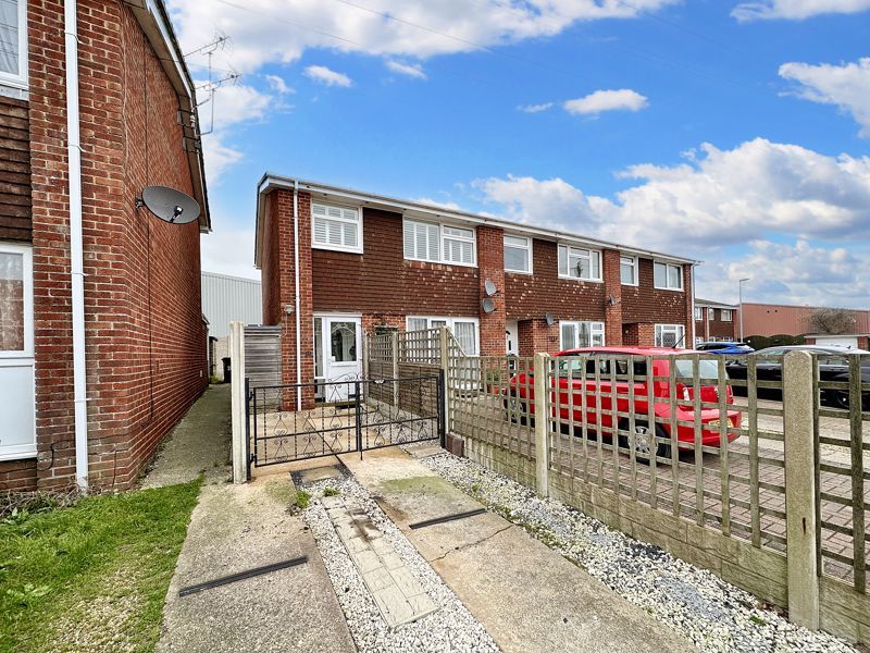 1 bed flat for sale in Gloucester Close, Charlestown, Weymouth, Dorset DT4, £160,000