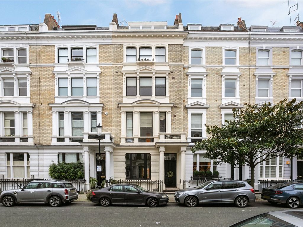 2 bed flat for sale in Arundel Gardens, London W11, £1,300,000