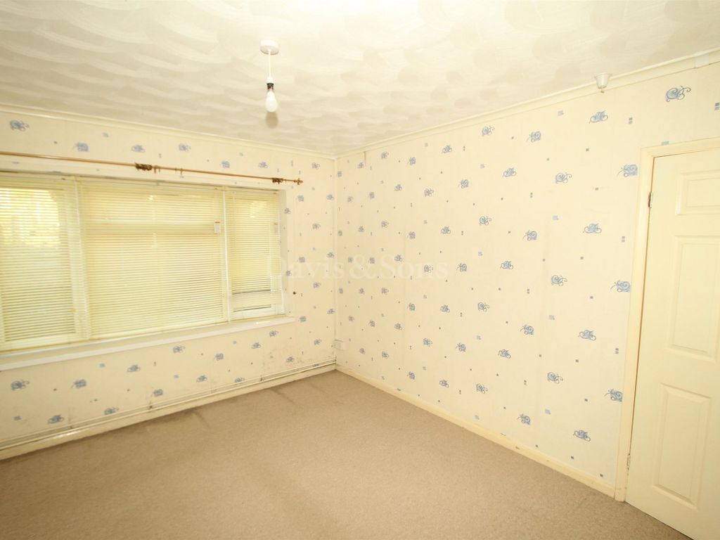 2 bed flat for sale in Abercarn Fach, Cwmcarn, Cross Keys, Newport. NP11, £112,000