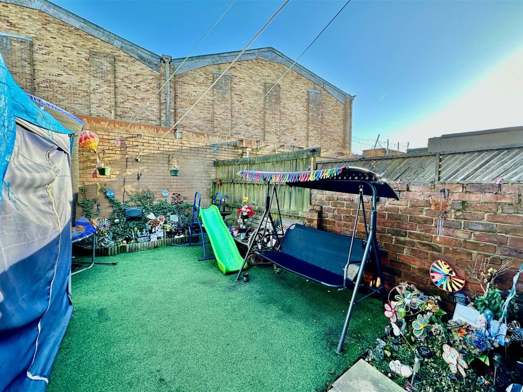3 bed terraced house for sale in Devon Street, Hull HU4, £70,000