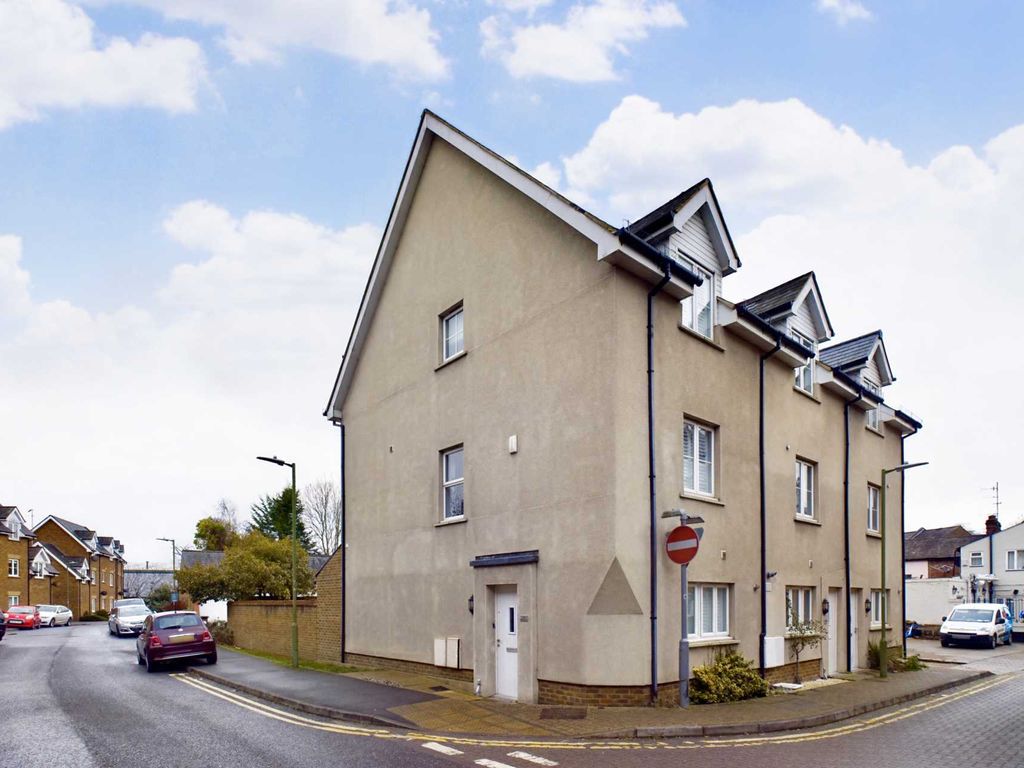 4 bed property for sale in White Lion Street, Apsley HP3, £480,000