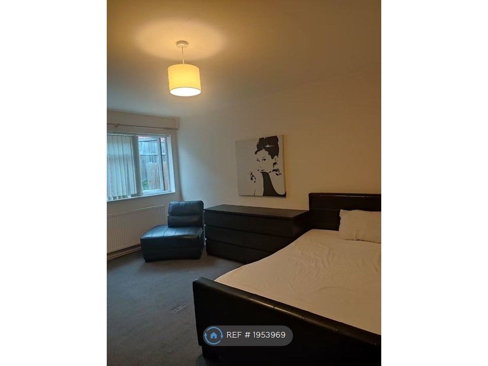 Room to rent in Harrington Drive, Nottingham NG7, £550 pcm