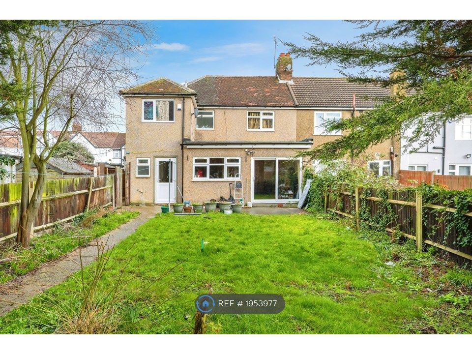 5 bed semi-detached house to rent in London, London HA3, £3,300 pcm