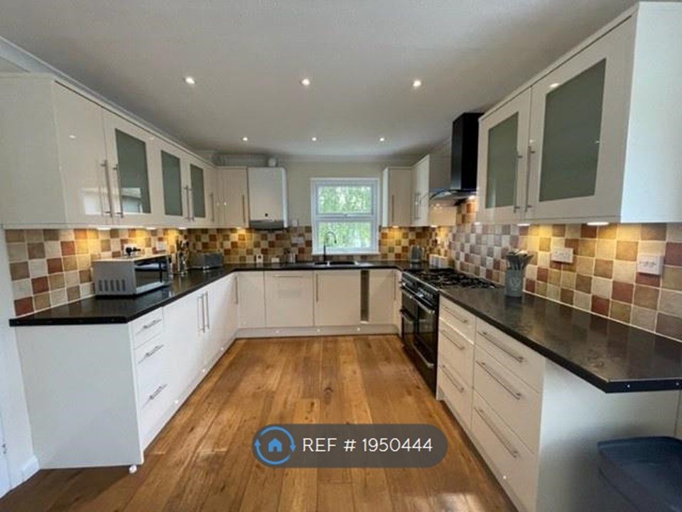 6 bed detached house to rent in Dennysmead Court, Exeter EX4, £2,950 pcm