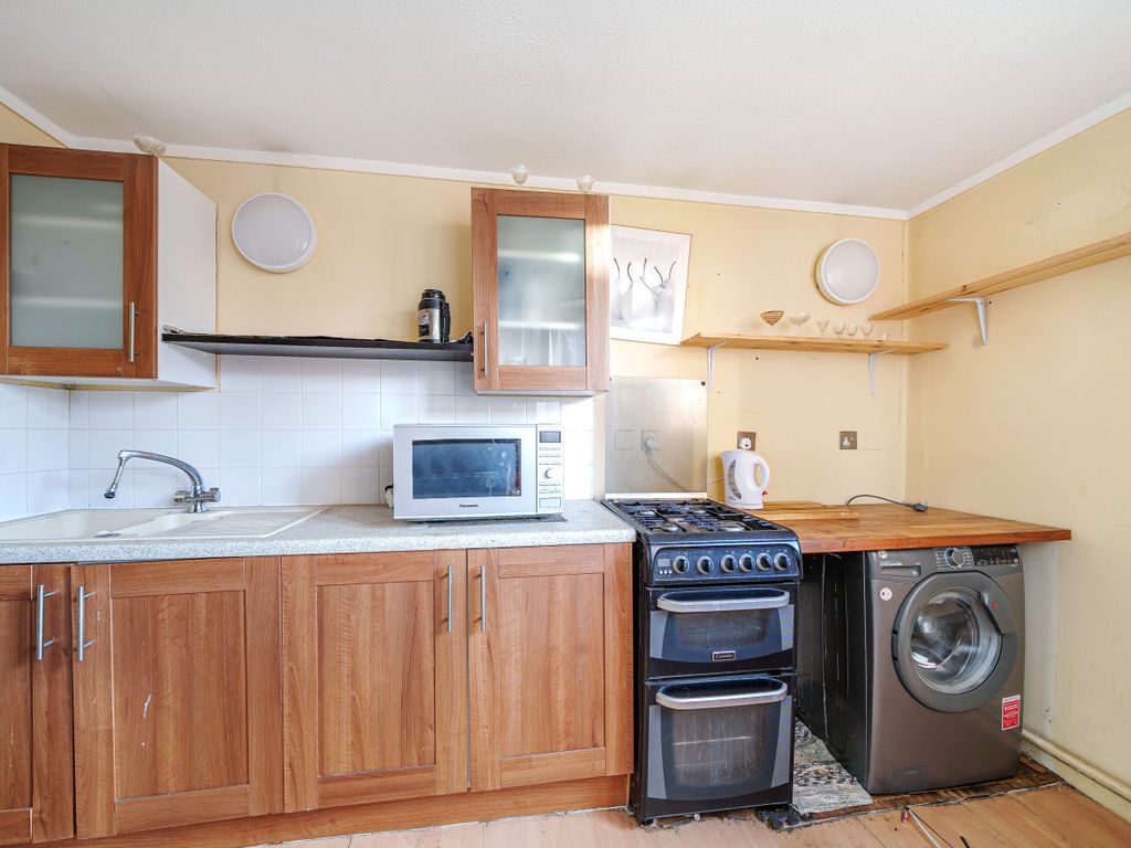 1 bed flat for sale in Upper Berenger Walk, World's End Estate, London SW10, £375,000