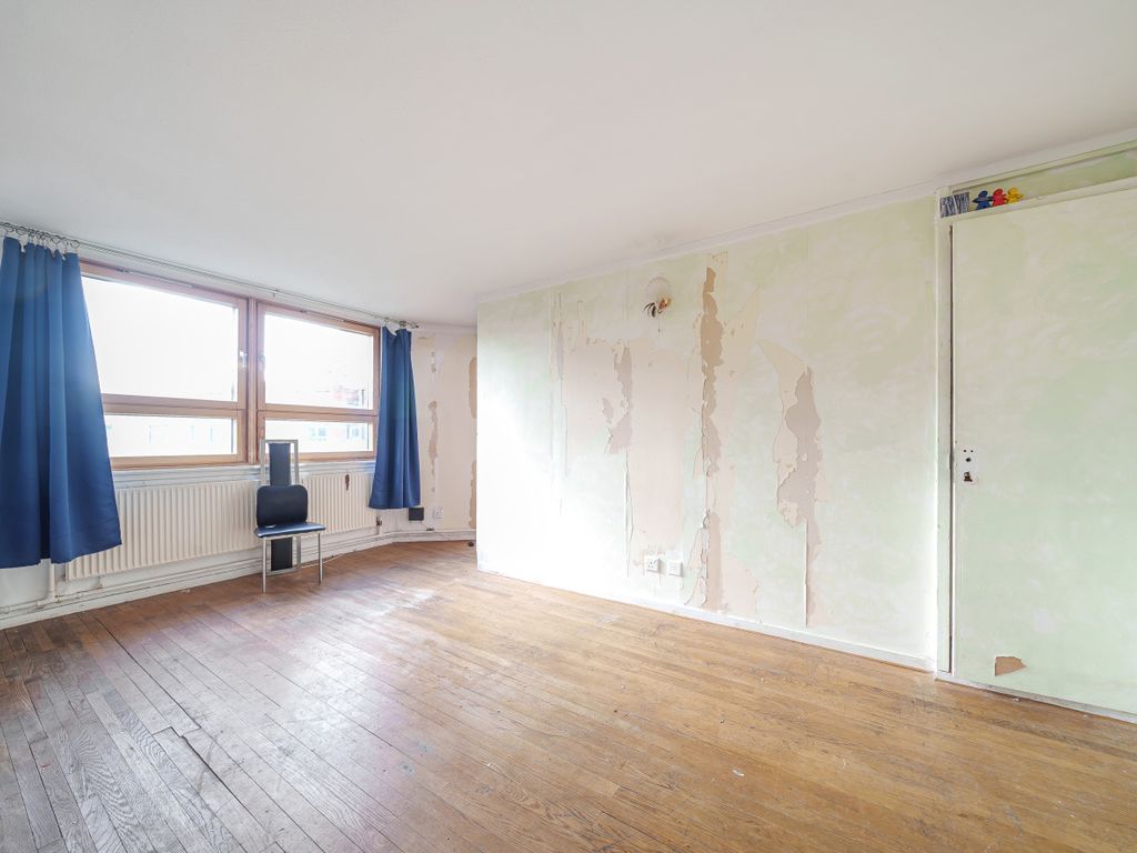 1 bed flat for sale in Upper Berenger Walk, World's End Estate, London SW10, £375,000