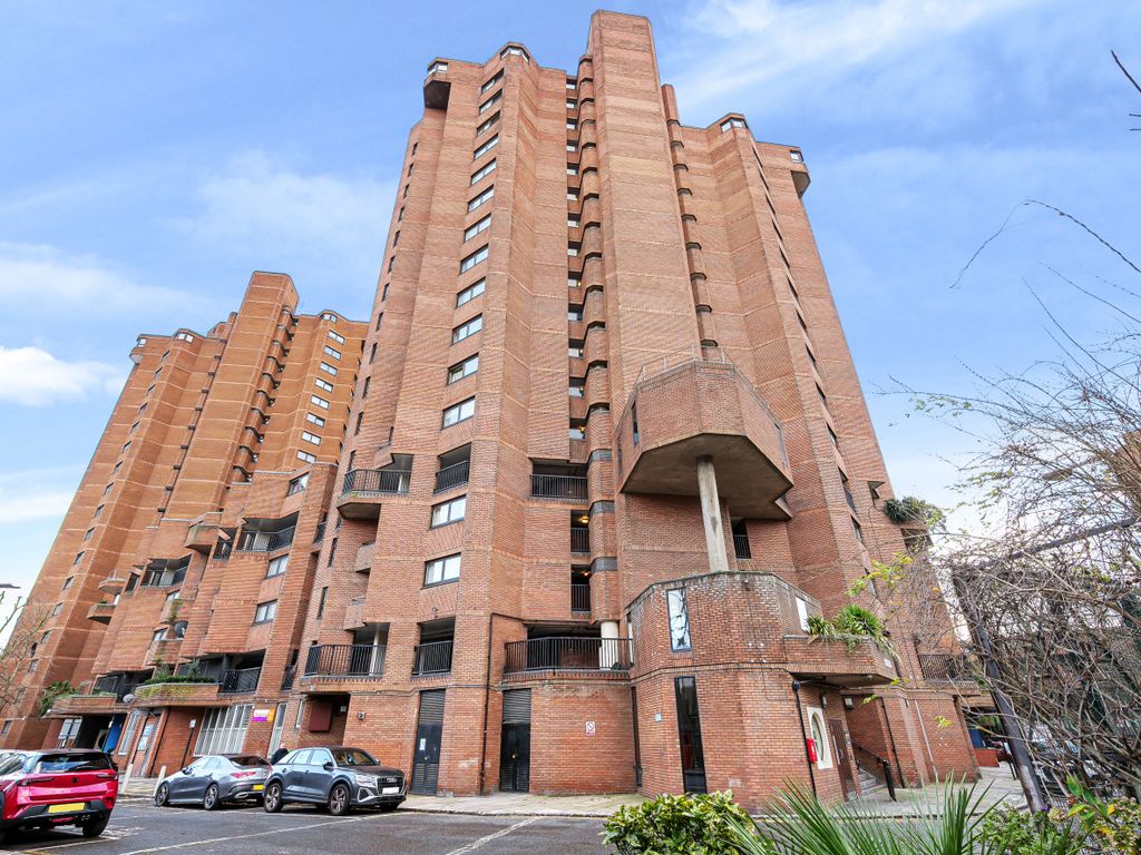 1 bed flat for sale in Upper Berenger Walk, World's End Estate, London SW10, £375,000