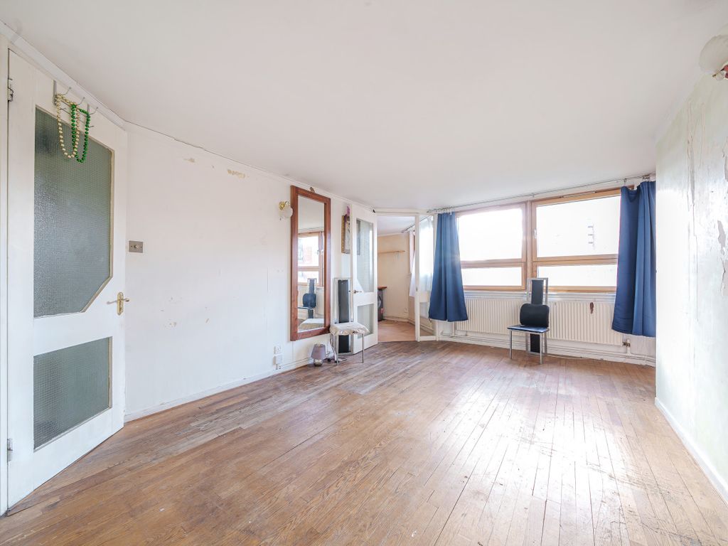 1 bed flat for sale in Upper Berenger Walk, World's End Estate, London SW10, £375,000