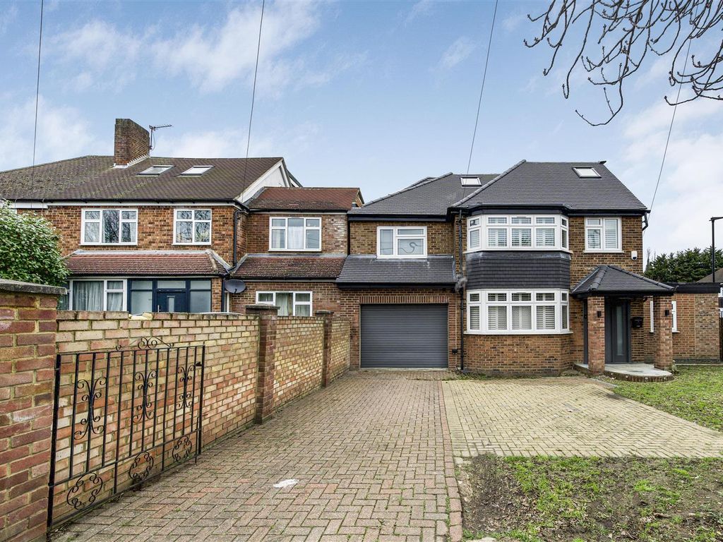 5 bed detached house for sale in Whitton Dene, Isleworth TW7, £950,000