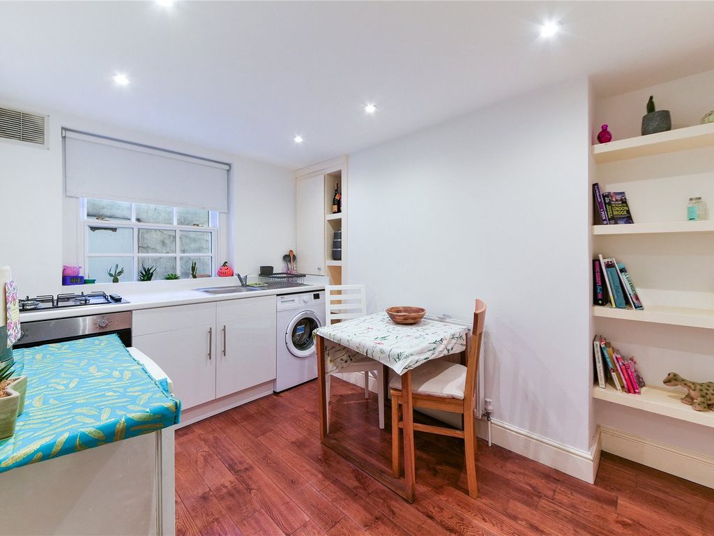 1 bed flat for sale in Caledonian Road, London N1, £350,000