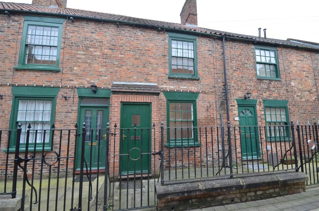 2 bed terraced house for sale in Robert Street, Selby YO8, £80,000
