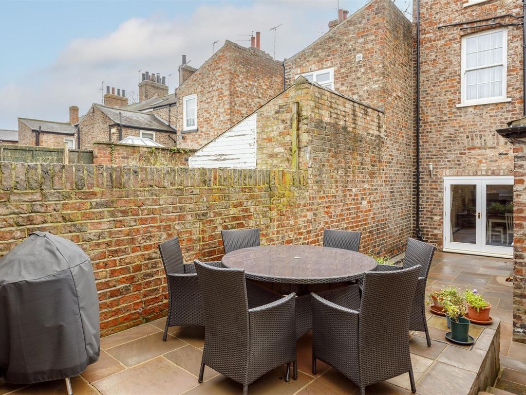 4 bed terraced house for sale in Huntington Road, York YO31, £575,000