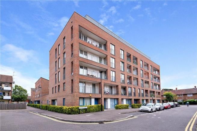 1 bed flat for sale in Evan House, 8 Exeter Road, London. E16, £285,000