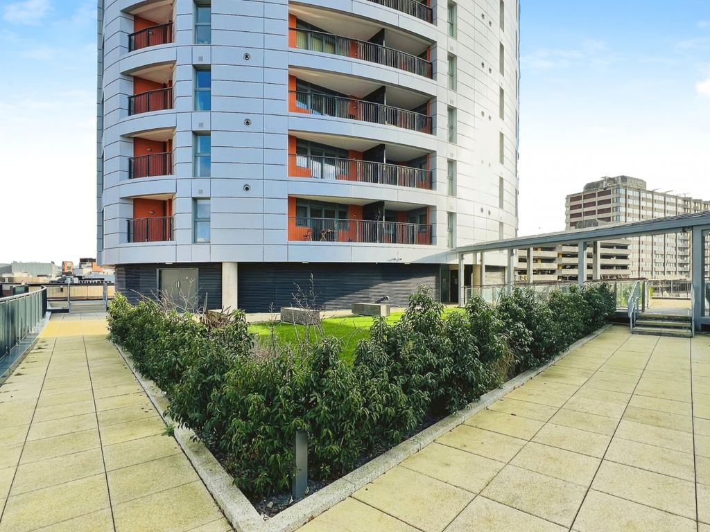 2 bed flat for sale in Eclipse, Broad Weir, Bristol BS1, £430,000