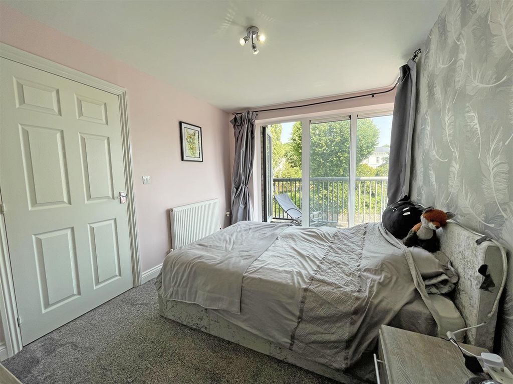 2 bed flat for sale in Endeavour Court, Stoke, Plymouth PL1, £140,000