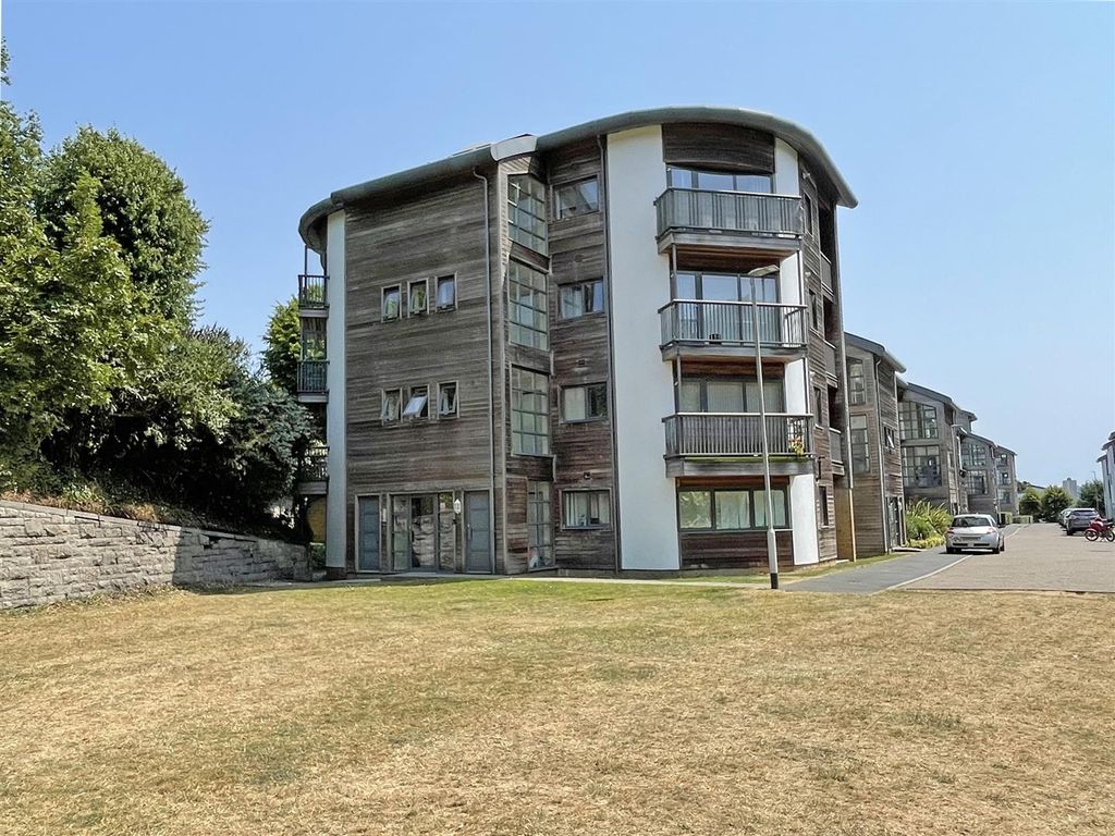 2 bed flat for sale in Endeavour Court, Stoke, Plymouth PL1, £140,000