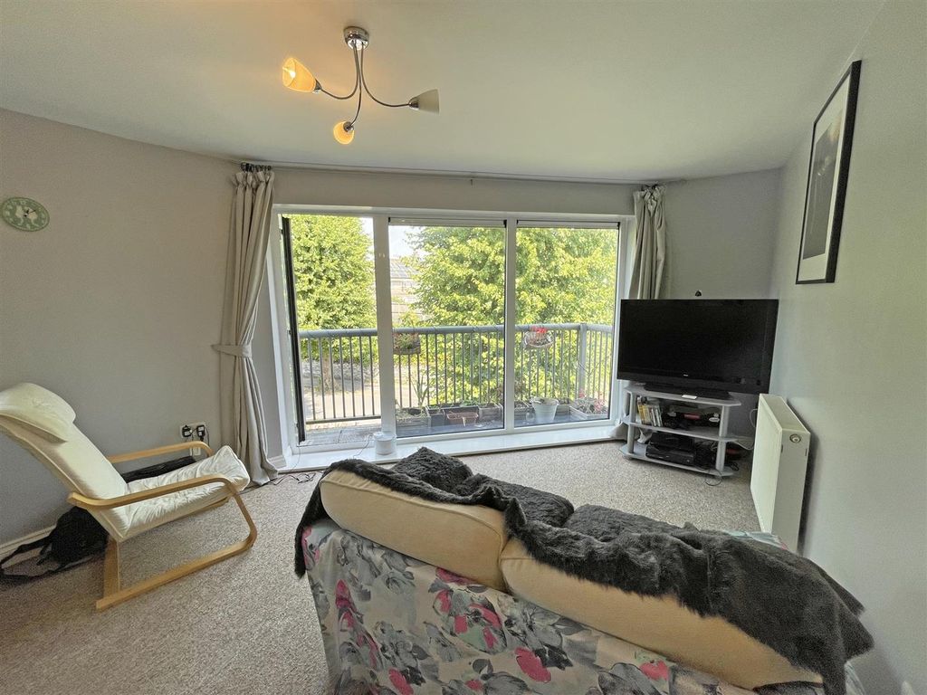 2 bed flat for sale in Endeavour Court, Stoke, Plymouth PL1, £140,000