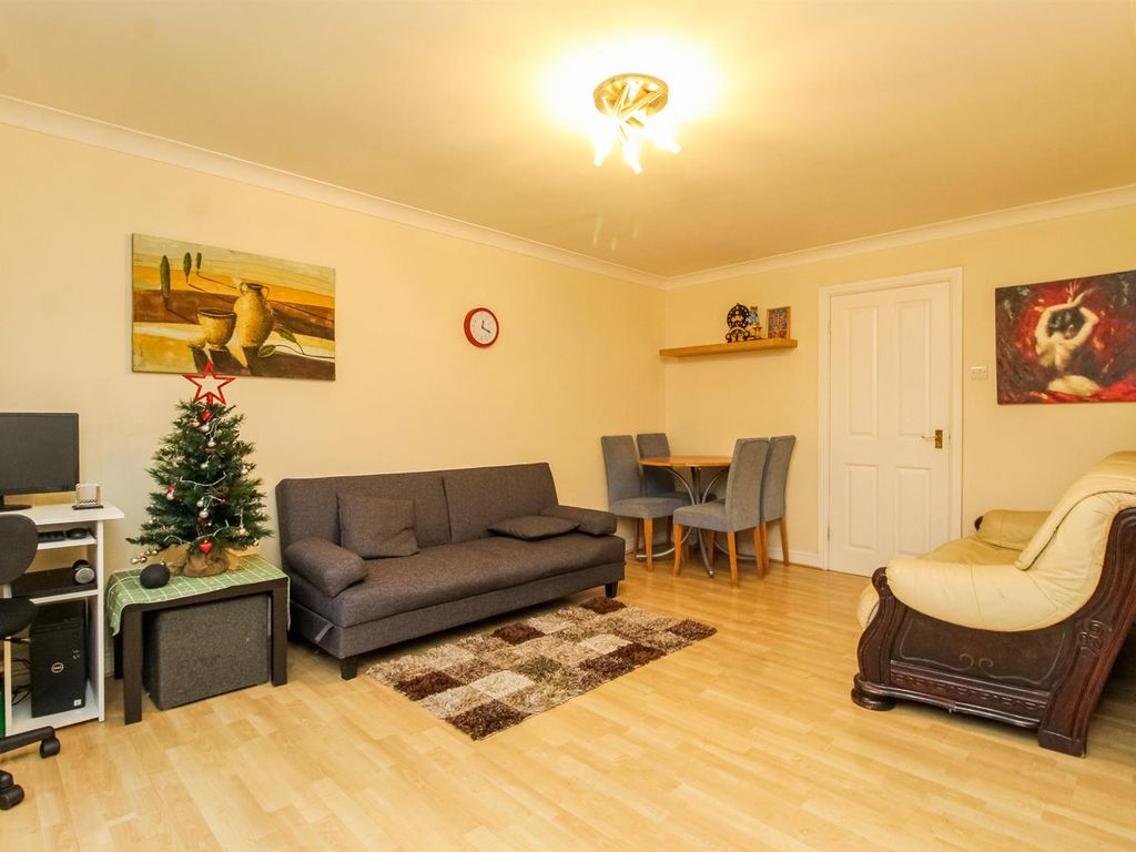 2 bed flat for sale in Cliff Villa Court, Balne Lane, Wakefield WF1, £124,950