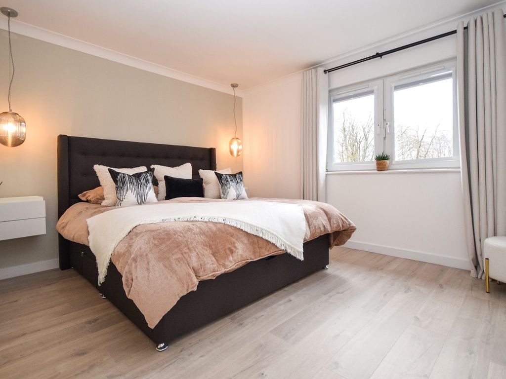 2 bed flat for sale in Hamilton Park South, Hamilton ML3, £199,995