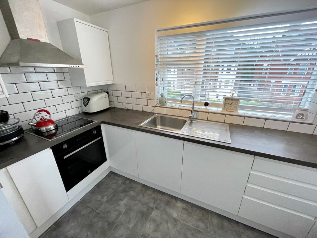 1 bed flat for sale in Ella Court, High Town Road, Luton, Bedfordshire LU2, £140,000
