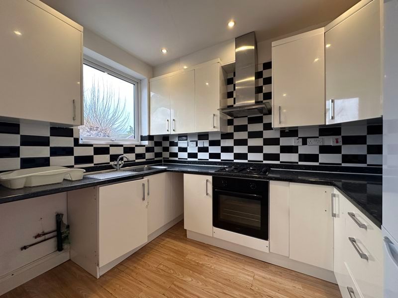 3 bed maisonette to rent in Langley Park, London NW7, £2,250 pcm