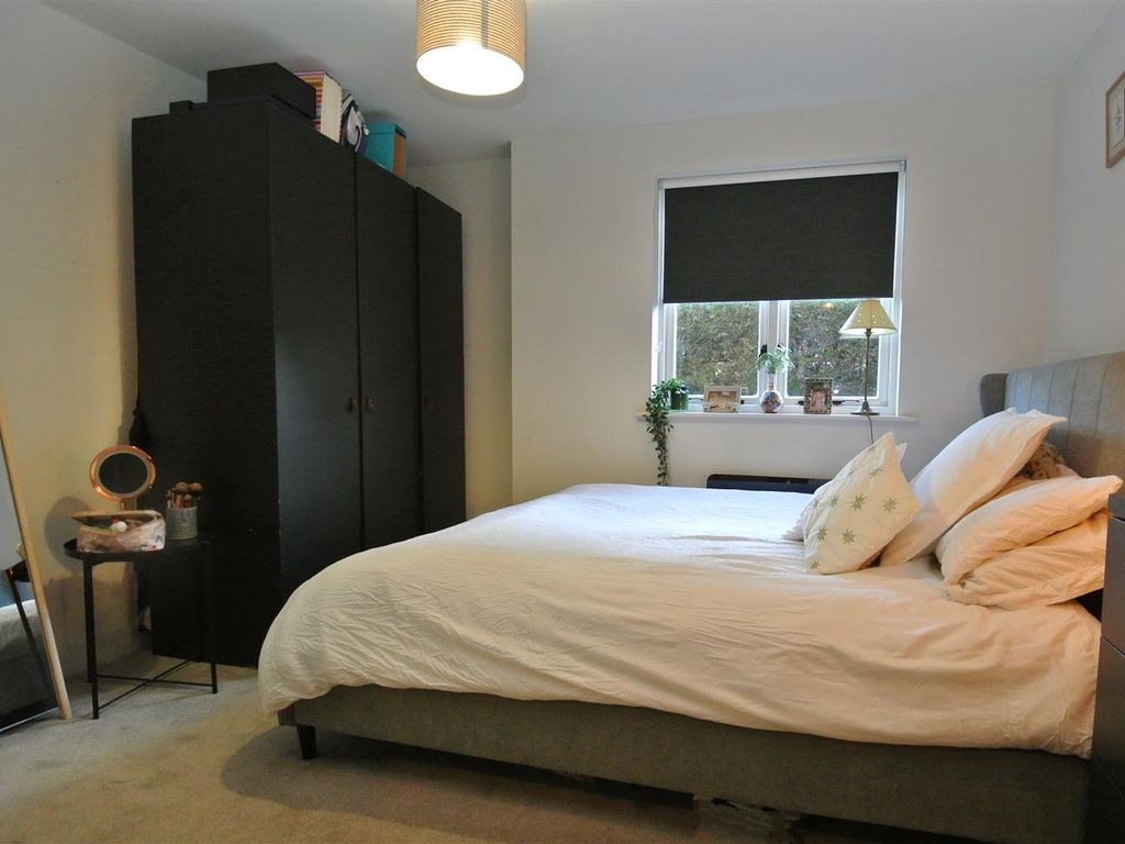 2 bed flat for sale in Burn Close, Addlestone KT15, £265,000