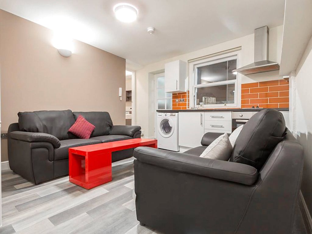 2 bed flat to rent in Queen Square, Leeds LS2, £1,410 pcm