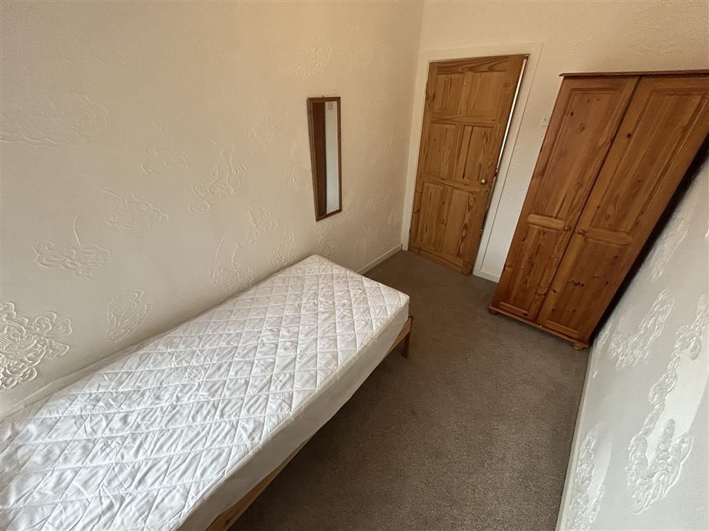 2 bed maisonette to rent in Osborne Road, Pontypool NP4, £750 pcm
