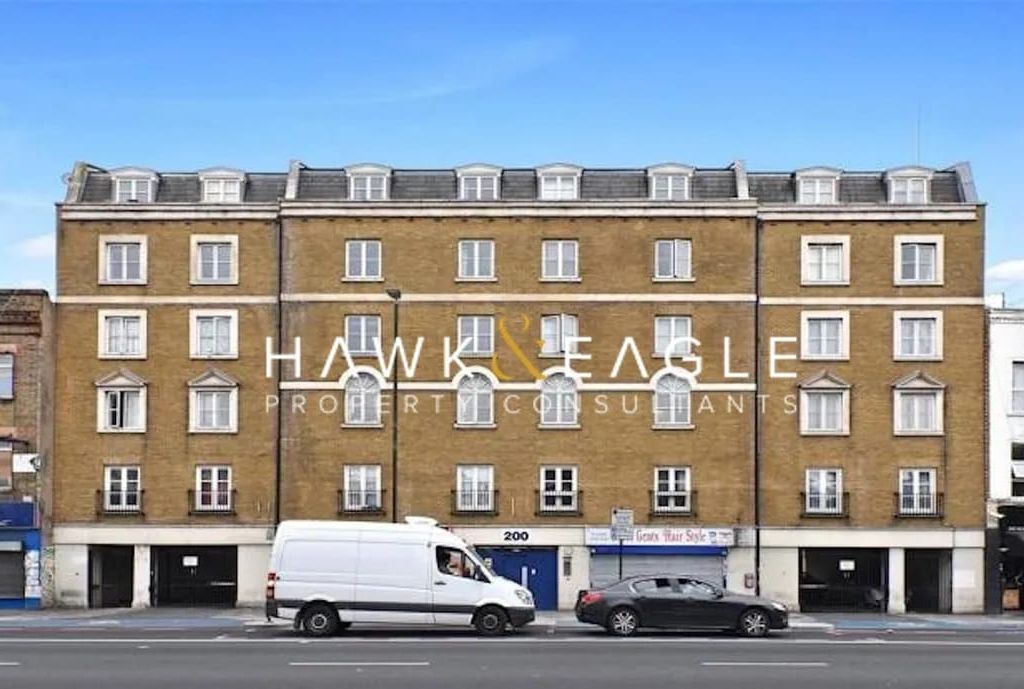 1 bed flat for sale in Mile End Road, London E1, £335,000