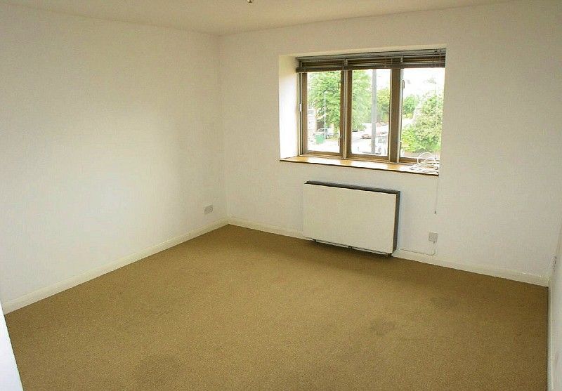 1 bed flat for sale in Manor Road, Wallington, Surrey SM6, £185,000