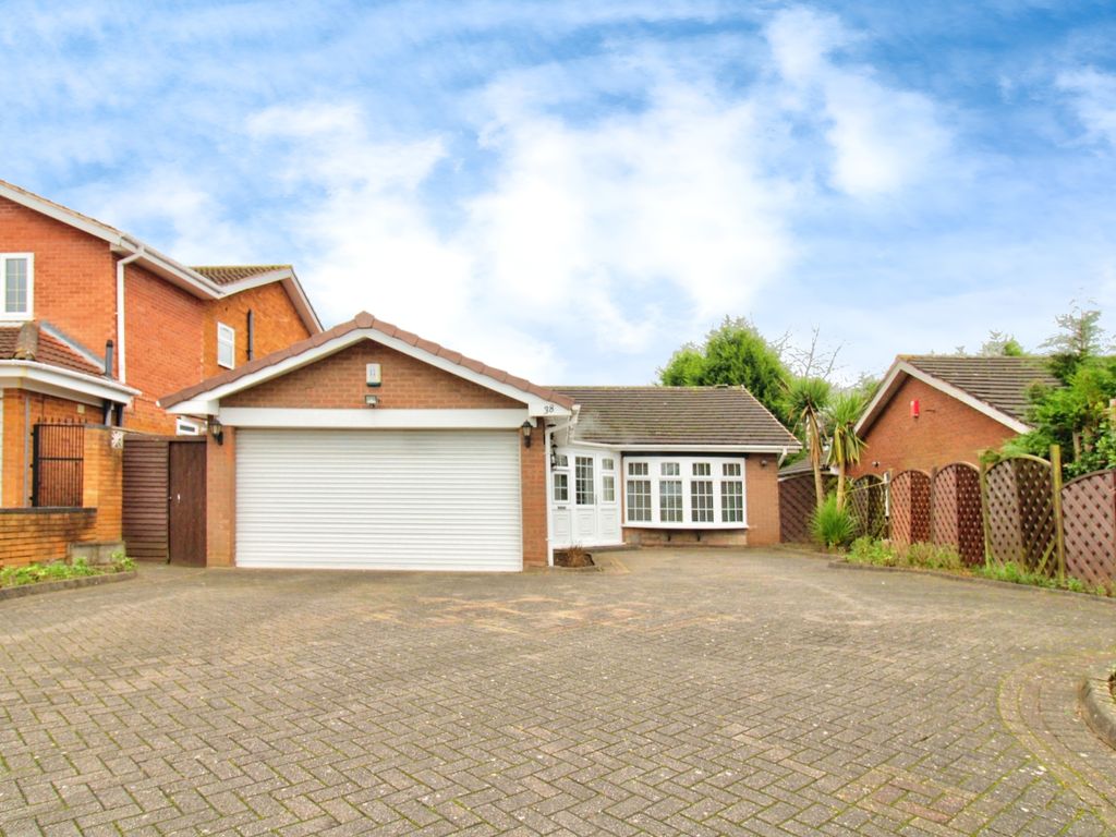 4 bed detached bungalow for sale in Longleat, Great Barr, Birmingham B43, £500,000