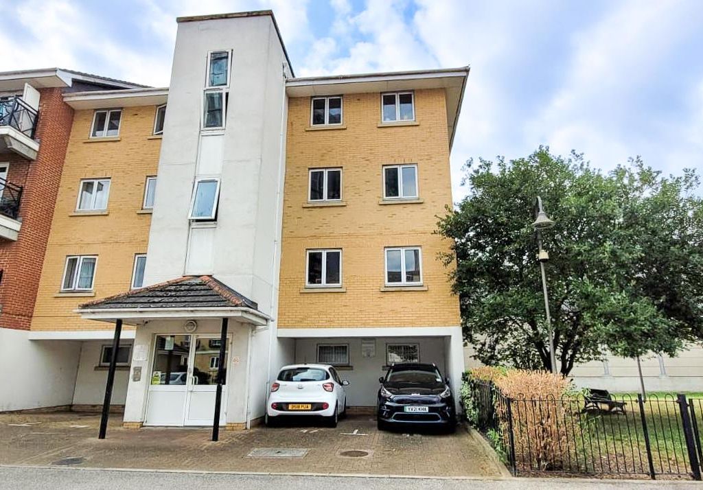 2 bed flat for sale in Chantry Close, London SE2, £275,000